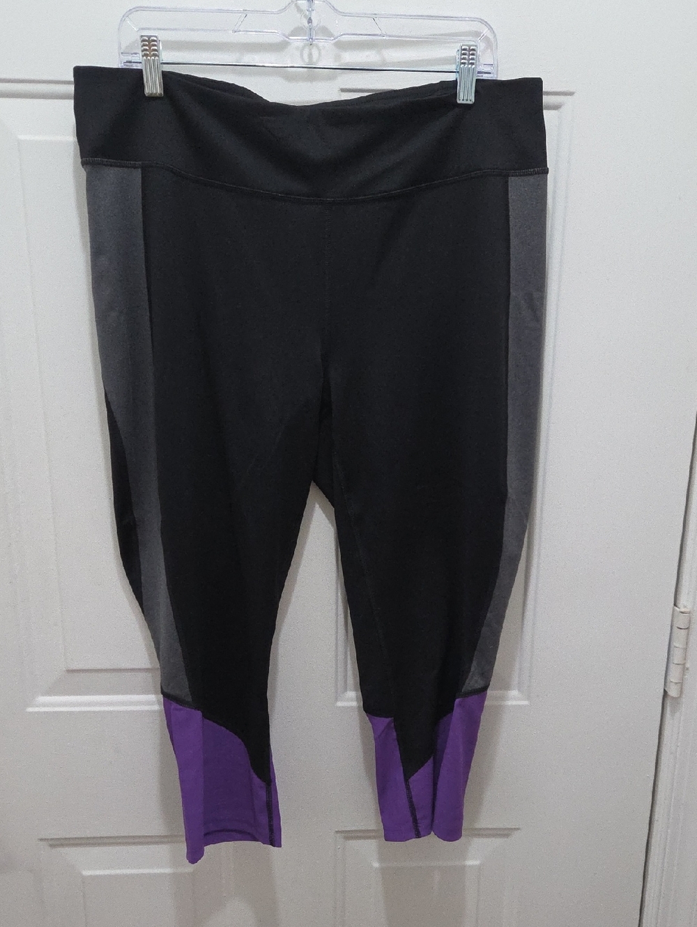 Tek Gear Women’s Black Performance Leggings w/ Gray Panels and Purple Hem 1X